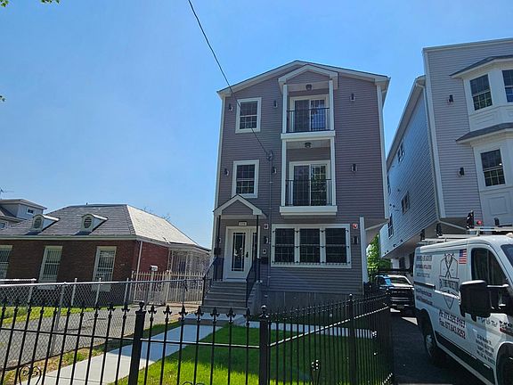 4th image of 369 Roseville Ave #1