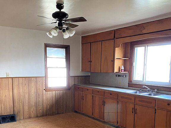 4th image of 739 Dowling St