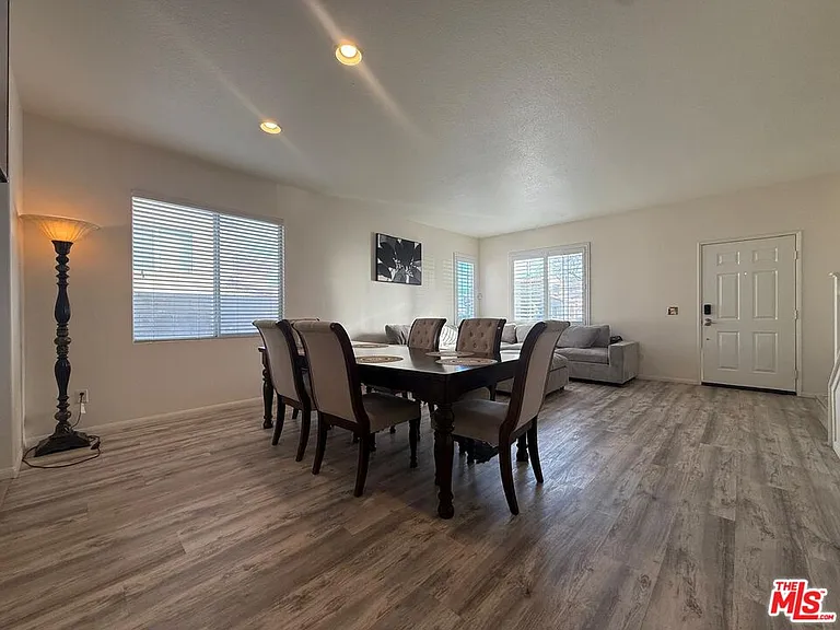 719 W Avenue Q10 — Photo 3
