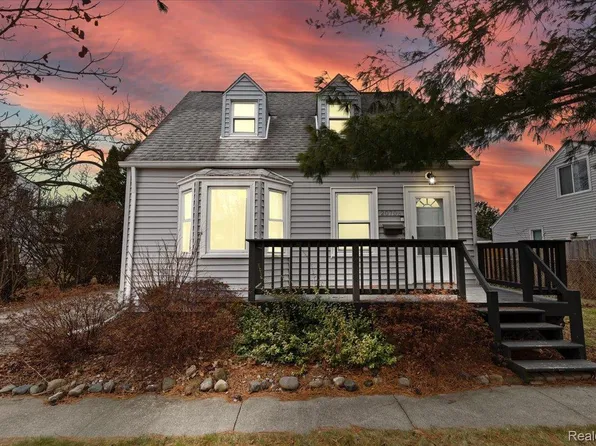 20708 Gaukler St, Saint Clair Shores, MI 48080