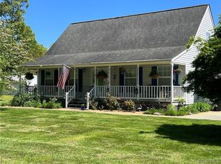 504 Long Point Ln, Topping, VA 23169