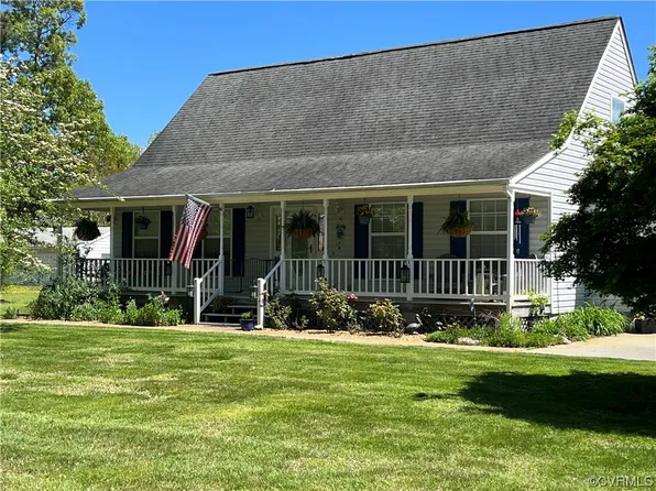 504 Long Point Ln, Topping, VA 23169
