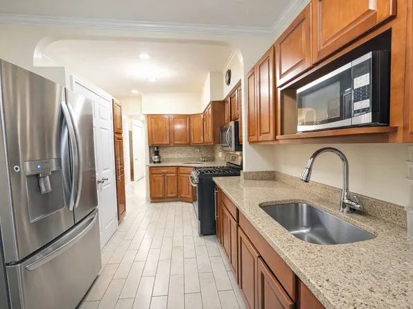 27 East 42nd Street image 1 of 9