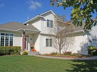 7752 Newbury Rd, Woodbury, MN 55125