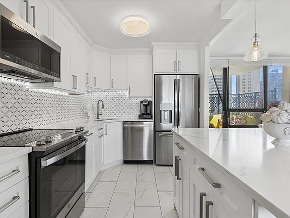 4th image of 3930 N Pine Grove Ave APT 816