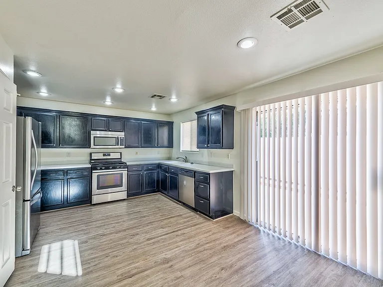 949 Medina De Leon Ave — Photo 5