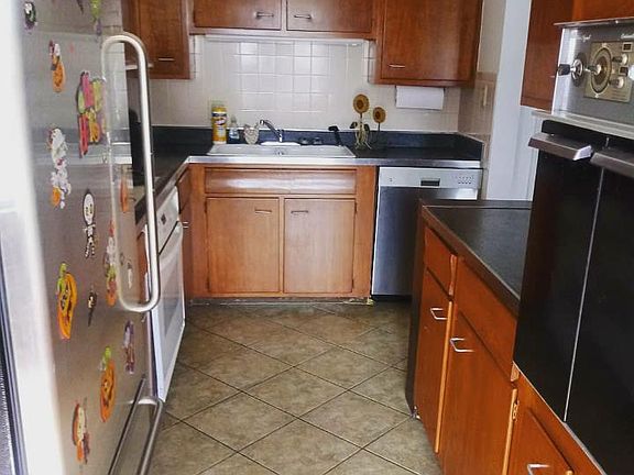 3rd image of 5957 N Elston Ave #2B