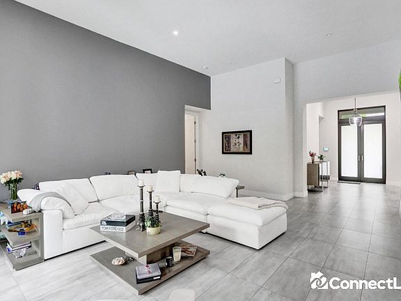 5th image of 5663 Brookfield Cir W