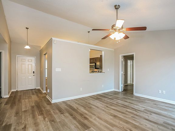 3rd image of 1358 Evergreen Dr