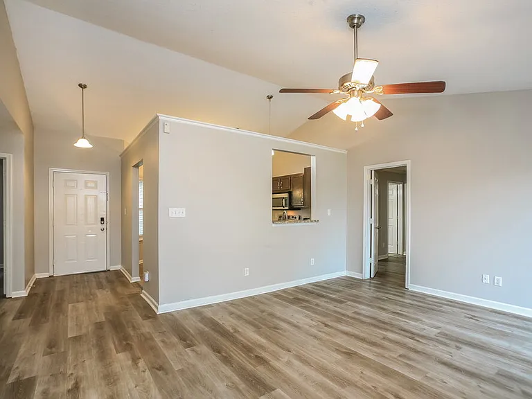 1358 Evergreen Dr — Photo 3