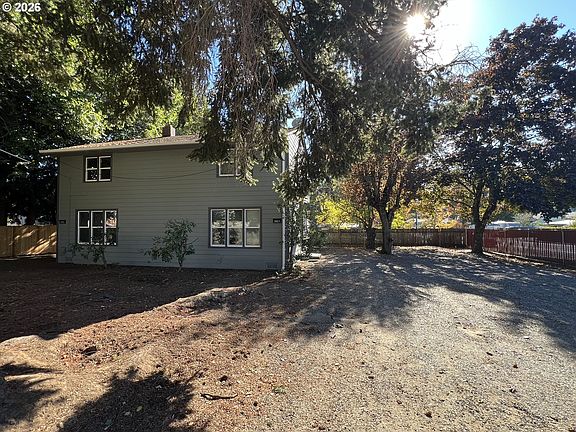 4th image of 3821 E 18th St