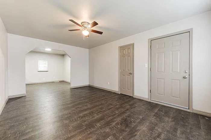 3 bed, 1.5 bath, 1266 sqft, $1,375 — Photo 4