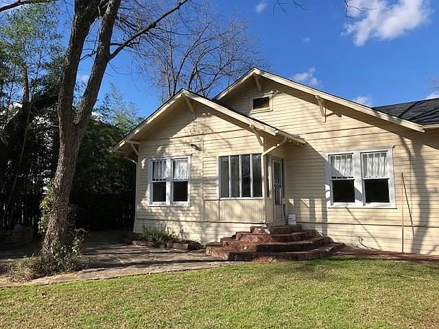 607 W Hunt St — Photo 15