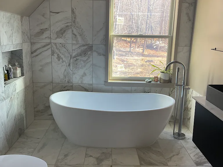 2nd floor Bathroom