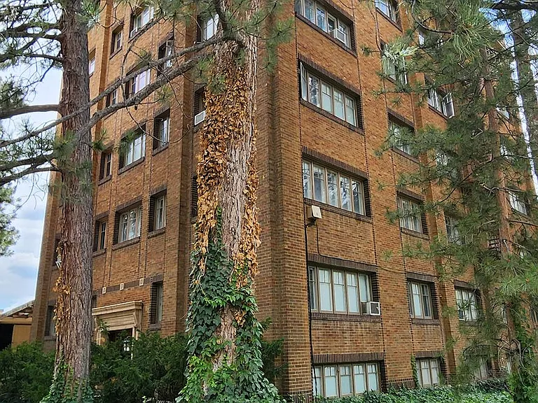 Pollyanna Apartments — Photo 25