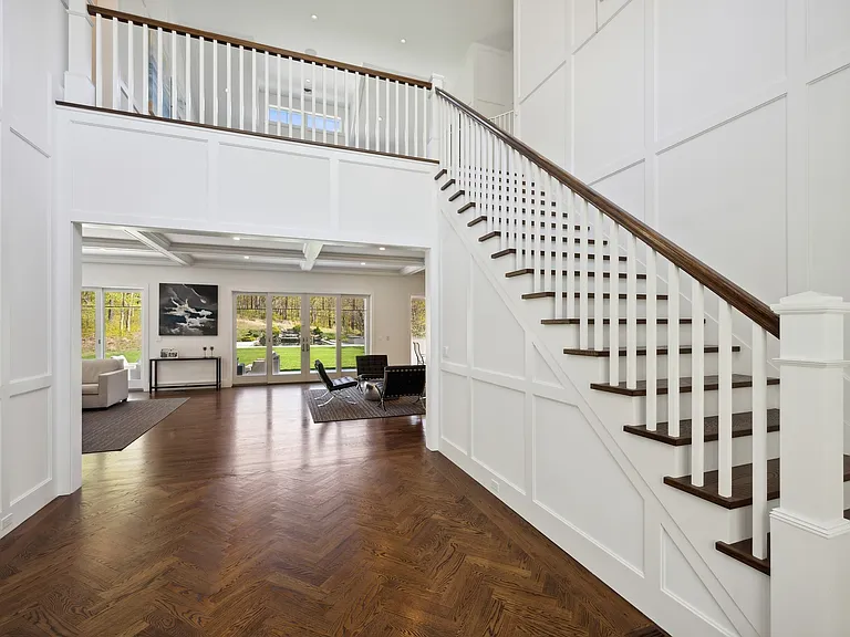 4 Albert Ave — Photo 3