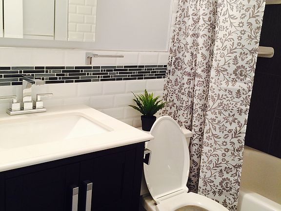 4th image of 301 Cathedral Pkwy APT 3F