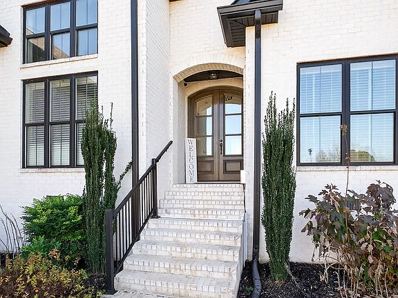 3rd image of 245 Saint Andrews Ct