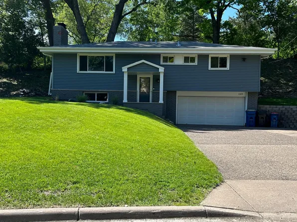 1325 Castle Ct, Golden Valley, MN 55427