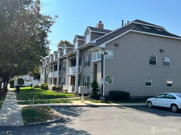 904 Montague Ave, Iselin, NJ 08830