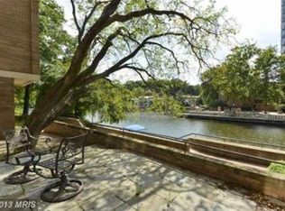 1680 Chimney House Rd, Reston, VA 20190