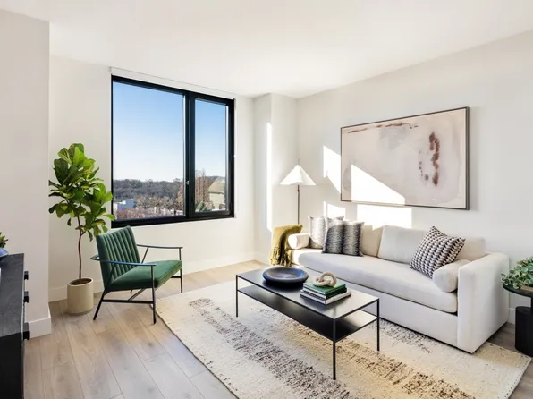 54 Crown Street image 4 of 46