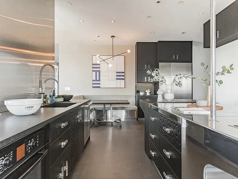 240 Riverside Blvd #1 — Photo 15