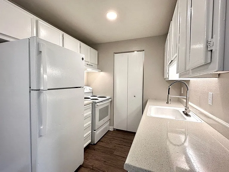 West on Murray Apartments — Photo 18