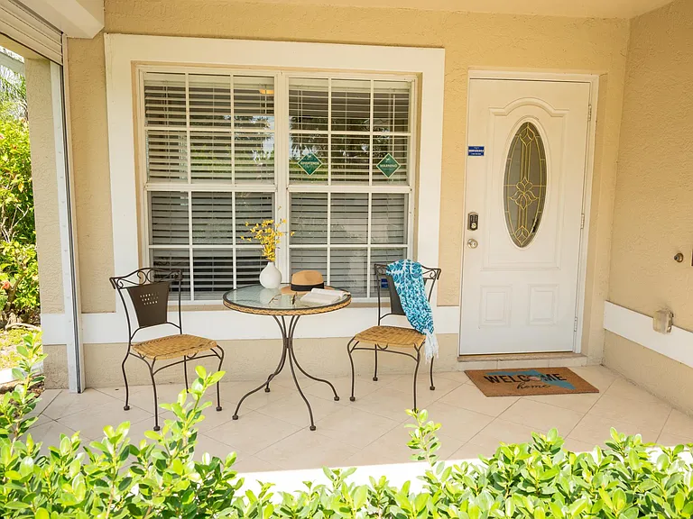 2247 Pineland Ave — Photo 4