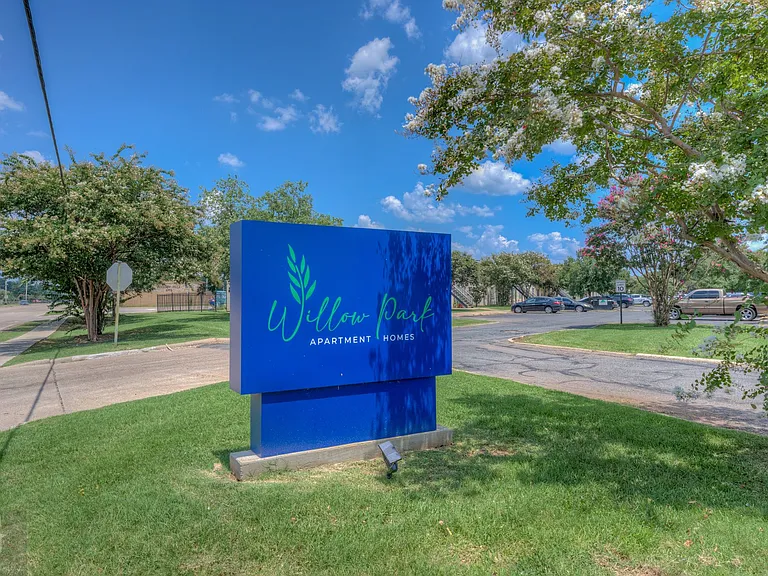 Willow Park Apartments — Photo 9
