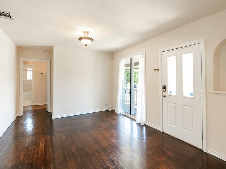 219 Colton Dr — Photo 4