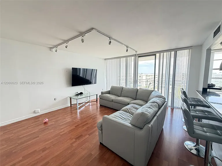 18031 Biscayne Blvd #601 — Photo 6
