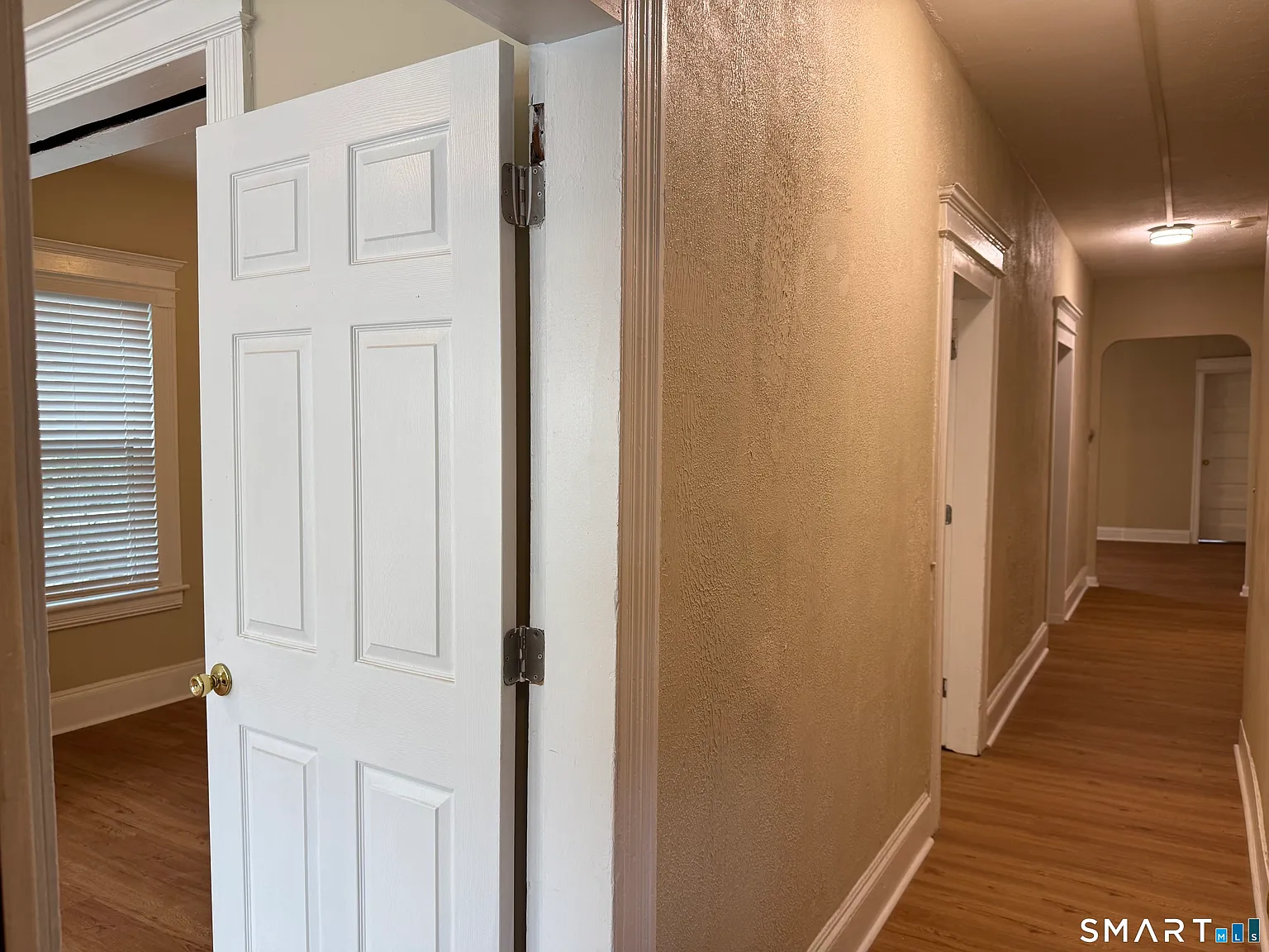 3 bed, 1.0 bath, 8448 sqft, $2,350 — Photo 2