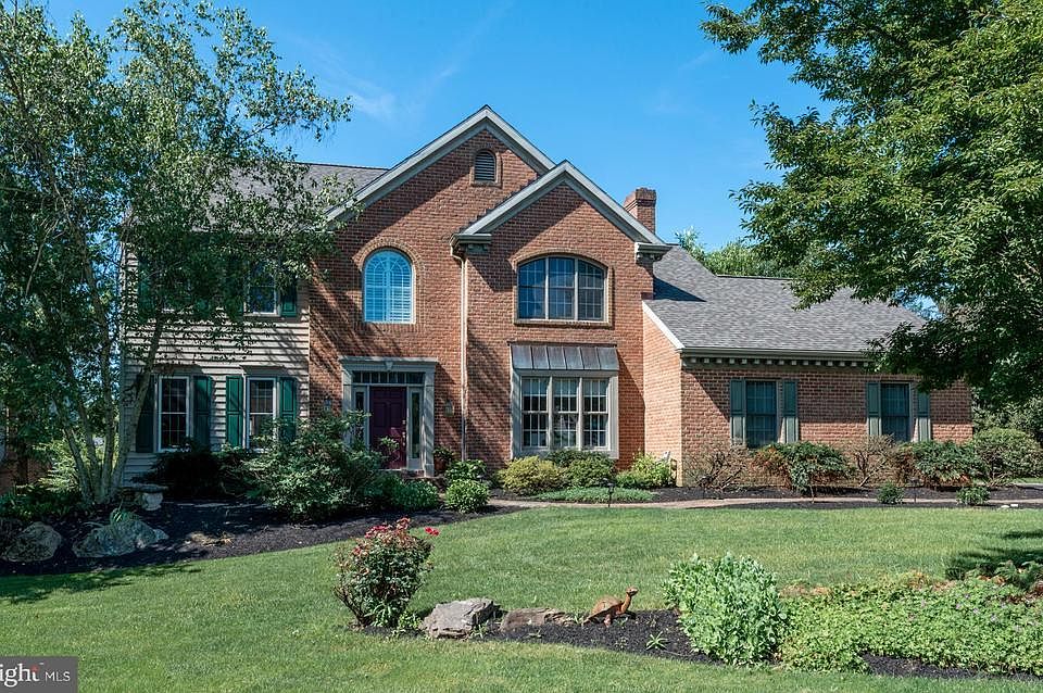 1st image of 160 Cotswold Ct