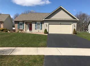 17 Camomile Ln, Rochester, NY 14626