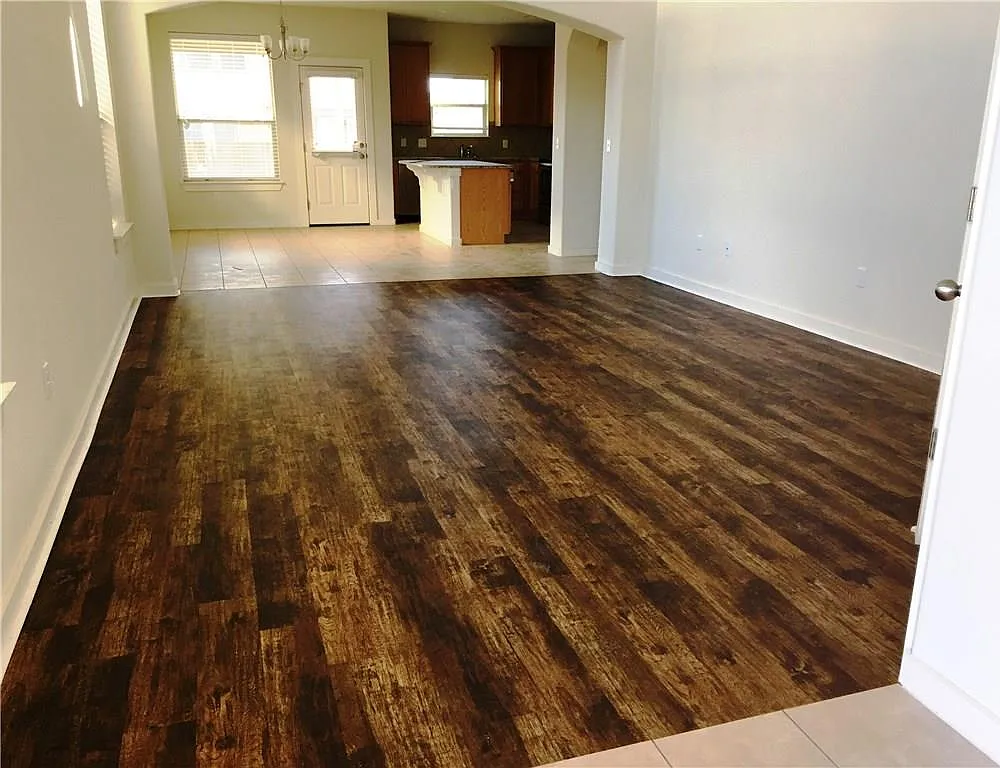 4 bed, 3.5 bath, 2300 sqft, $2,400 — Photo 4