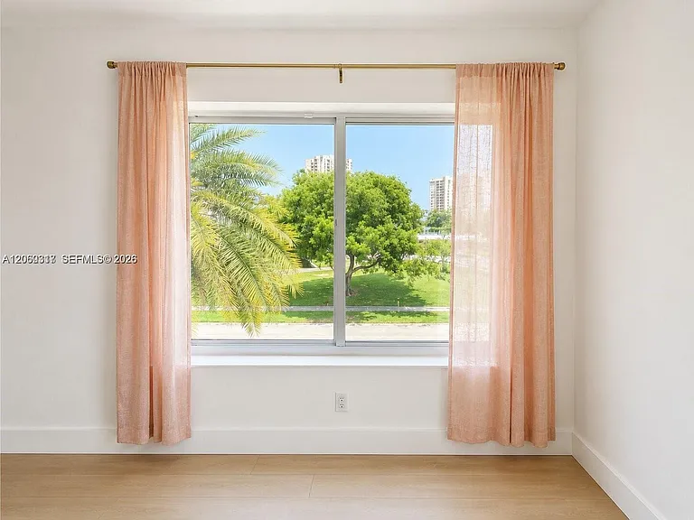 1631 NE 114th St #307 — Photo 9