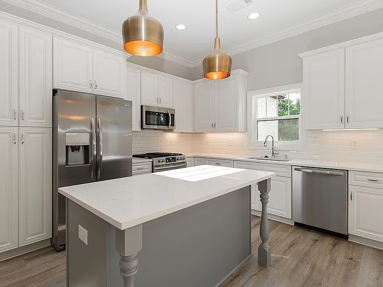 437 Sanders St #3 — Photo 2