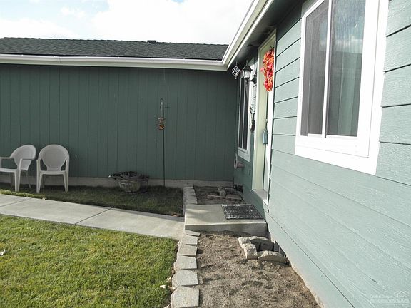 3rd image of 1495 NW Teal Loop