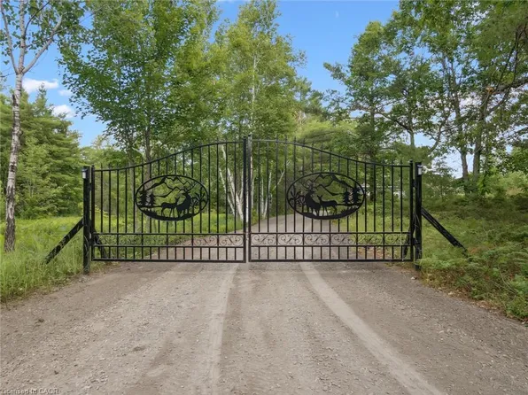 891 Peninsula Rd, Gravenhurst, ON P1P 1R2