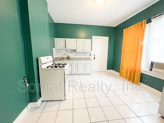 2nd image of 941 Picheloup Pl