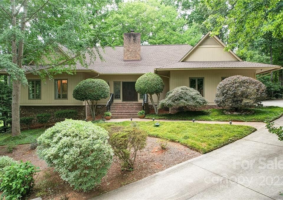1st image of 46 Heritage Dr