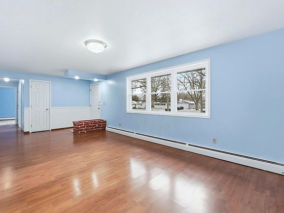 2nd image of 3009 Stardale Dr