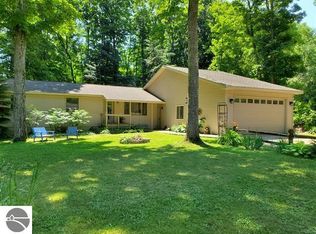 1934 Hummingbird Ln, Traverse City, MI 49696