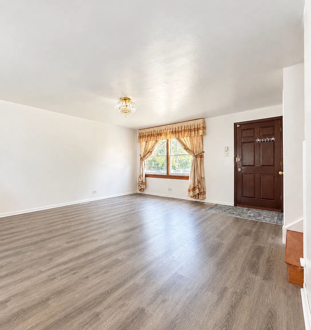 3 bed, 2.5 bath, 1120 sqft, $2,400 — Photo 2