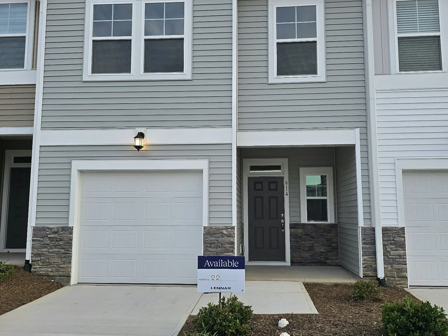3 bed, 2.5 bath, 1592 sqft, $1,800 — Photo 1