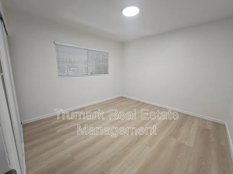 328 W Loraine St #9 — Photo 5