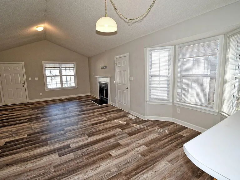 239 Tillamook Dr — Photo 9