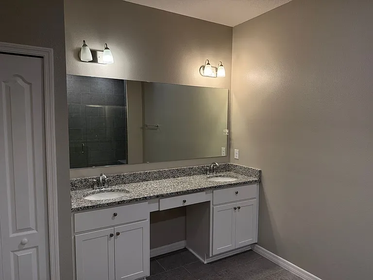 1053 Bradford Ridge Dr — Photo 17