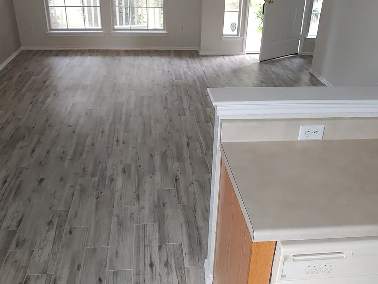2739 Fairview Dr — Photo 3